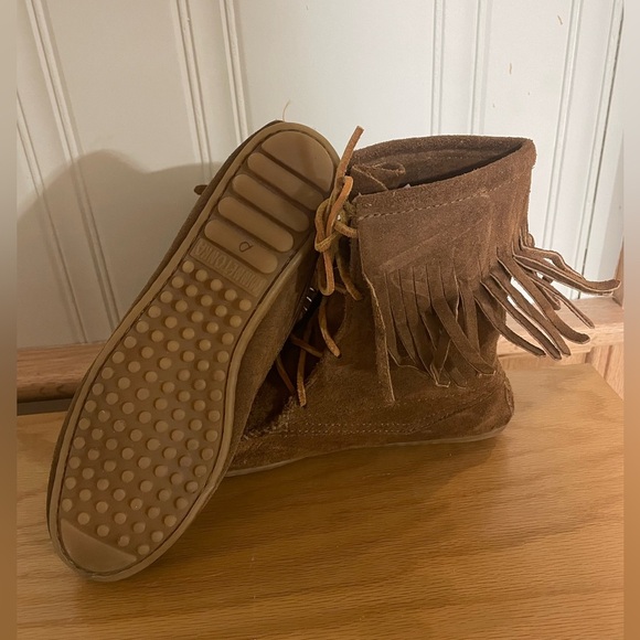 Vintage Minnetonka Ladies size 7 Suede Fringe Lace Up Moccasins Boots - Picture 4 of 6